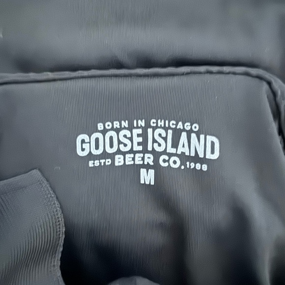 Goose Island “Beer Hug” black nylon polo shirt. Size M. EUC - Picture 3 of 4